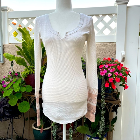 Free People Cream Thermal with Macrame Sleeves Size M - Picture 1 of 13